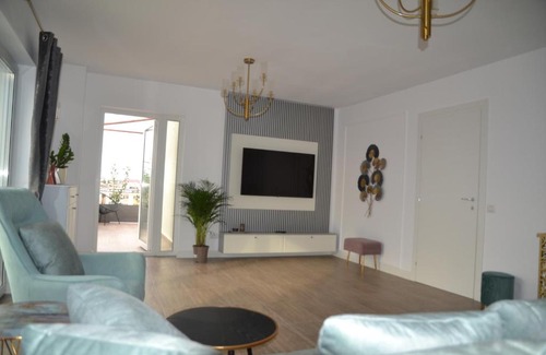 Craiova Apartment | 1.Luxury Apartment, private parking, Self check in