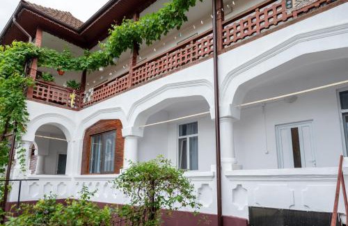 Calimanesti House | 1 Mai
