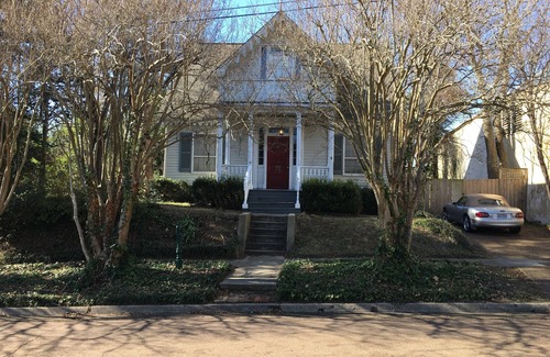 Natchez Apartment | 1 Melinda’s Garden Apt