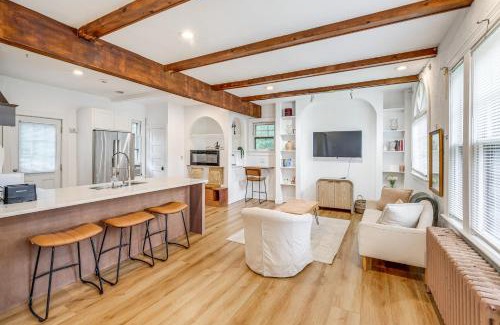 College Park House | 1 Mi to Arts District Modern Hyattsville Hideaway
