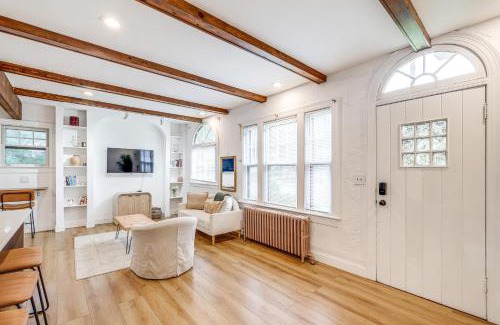 College Park House | 1 Mi to Arts District Modern Hyattsville Hideaway