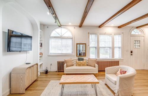College Park House | 1 Mi to Arts District Modern Hyattsville Hideaway