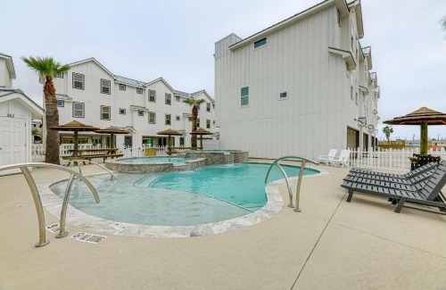 Old Town House | 1 Mi to Beach Gem with Pool Access in Port Aransas