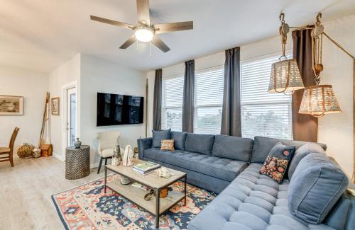 Old Town House | 1 Mi to Beach Gem with Pool Access in Port Aransas