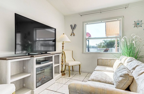 Hudson Beach Estates Apartment | < 1 Mi to Beach: Hudson Apt w/Fishing Dock Access