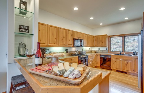 Edwards House | 1 Mi to Beaver Creek Resort: Townhome w/Hot Tub