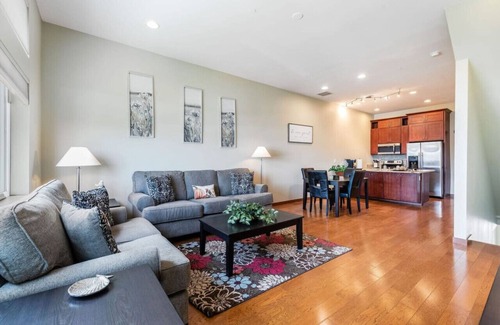 Hilltop House | <1 mi to Dome | 3BD 2.5BA | Townhouse | Garage -18