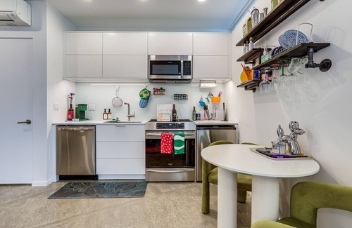 Land Park Apartment | 1 Mi to Downtown Sacramento: WFH-Friendly Studio!