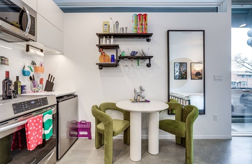 Land Park Apartment | 1 Mi to Downtown Sacramento: WFH-Friendly Studio!