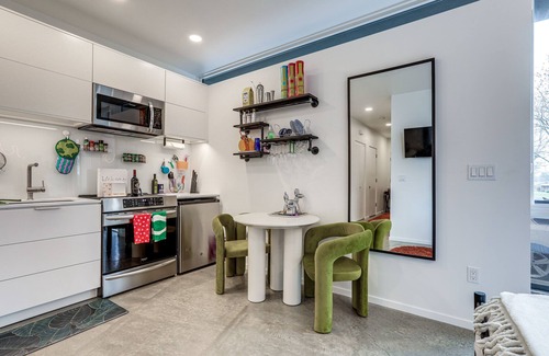 Land Park Apartment | 1 Mi to Downtown Sacramento: WFH-Friendly Studio!