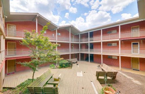 Athens Apartment | 1 Mi to Dtwn and UGA Condo with Pool in Athens!