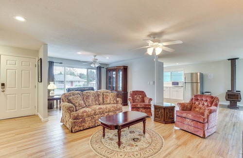 Enumclaw House | 1 Mi to Dtwn: Enumclaw Family Retreat!