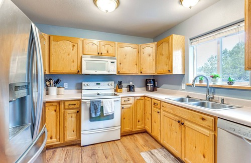 Cedaredge House | 1 Mi to Dtwn: Family Retreat in Cedaredge!