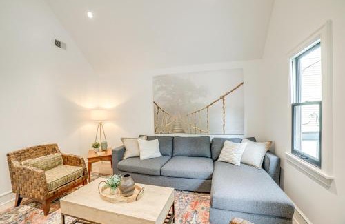 Grand Rapids Apartment | 1 Mi to Dtwn Grand Rapids Chic Condo with Balcony!