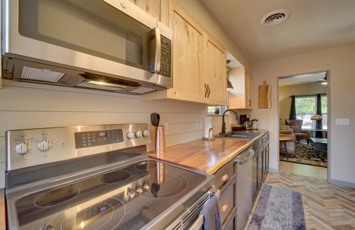 Clarkdale Cottage | < 1 Mi to Dtwn: Home w/Deck in Clarkdale!