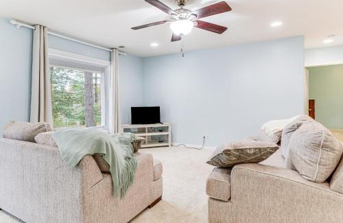 Newburgh House | 1 Mi to Dtwn Newburgh Quiet Home with Yard!
