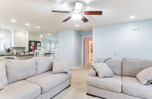 Newburgh House | 1 Mi to Dtwn Newburgh: Quiet Home w/Yard!