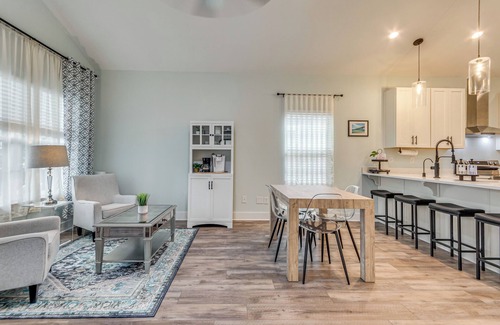 Sanders Beach House | 1 Mi to Dtwn: Pet-Friendly Pensacola Getaway!