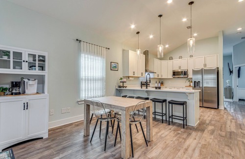 Sanders Beach House | 1 Mi to Dtwn: Pet-Friendly Pensacola Getaway!