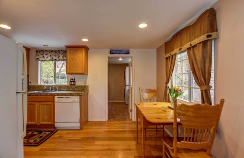 Mountain Club Cabin | 1 Mi to Dtwn Prescott: Quiet Cabin in the Pines!