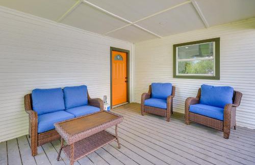 Eastside Promise Neighborhood House | 1 Mi to Dtwn San Antonio Sleek Bungalow with Yard!