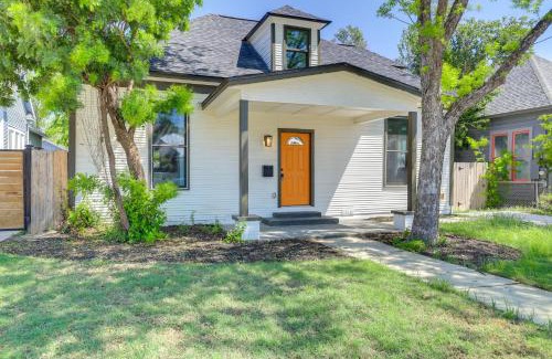 Eastside Promise Neighborhood House | 1 Mi to Dtwn San Antonio Sleek Bungalow with Yard!