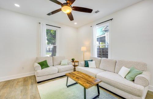 Eastside Promise Neighborhood House | 1 Mi to Dtwn San Antonio Sleek Bungalow with Yard!