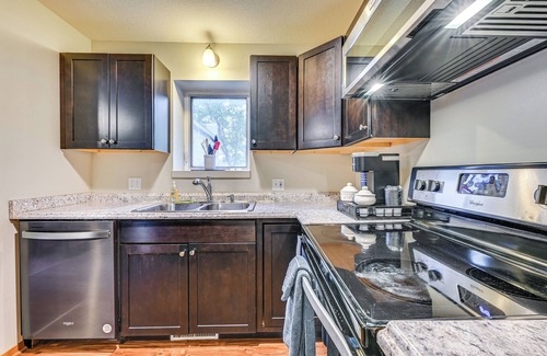 Ames House | 1 Mi to Jack Trice Stadium: Townhome w/Balcony