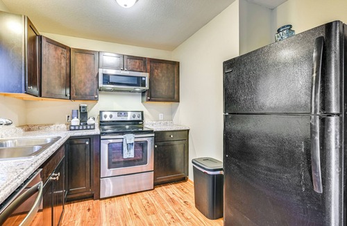 Ames House | 1 Mi to Jack Trice Stadium: Townhome w/Balcony