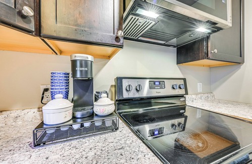 Ames House | 1 Mi to Jack Trice Stadium: Townhome w/Balcony