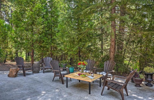 Placerville House | 1 Mi to Jenkinson Lake Apples Chalet with Deck