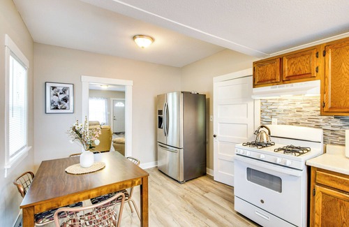 Manhattan House | 1 Mi to K-State Campus: Central Manhattan Home
