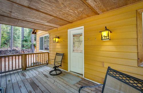 Easton House | 1 Mi to Lake Easton Family Cabin with Deck!