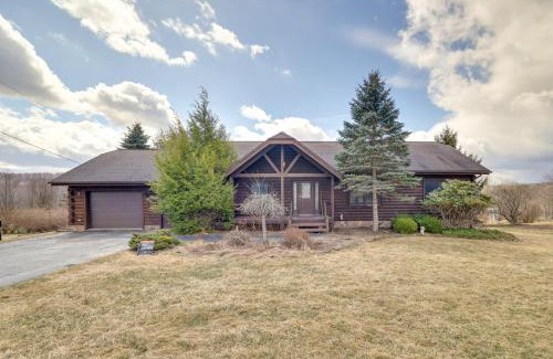 Lake Ariel House | 1 Mi to Lake Henry Peaceful Poconos Cabin!