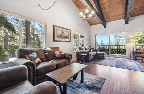 Dollar Point Apartment | 1 Mi to Lake Tahoe Beaches Condo with Pool Access!