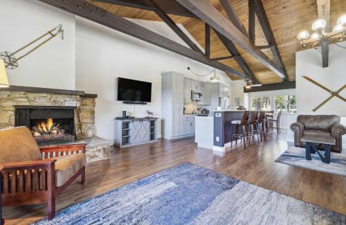 Dollar Point Apartment | 1 Mi to Lake Tahoe Beaches Condo with Pool Access!