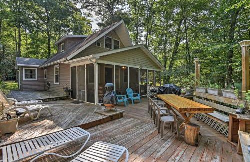 Greentown House | 1 Mi to Lake Wallenpaupack Pocono Mountain Home!