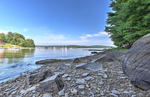 Greentown House | 1 Mi to Lake Wallenpaupack Pocono Mountain Home!