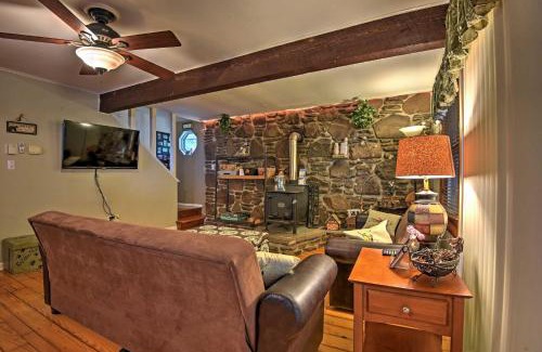 Greentown House | 1 Mi to Lake Wallenpaupack Pocono Mountain Home!
