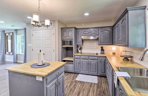 Bismarck House | 1 Mi to Marina & Golf: Bismarck Home w/Fire Pit!