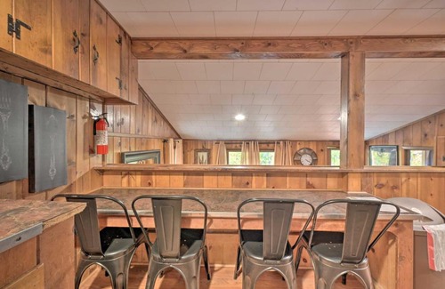 Huntingdon House | 1 Mi to Raystown Lake Wyatt Earp Cabin with Deck!