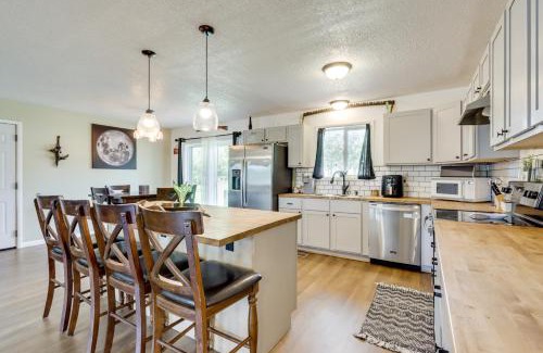 Cassville House | 1 Mi to Shops and Cafes Updated Cassville Home!