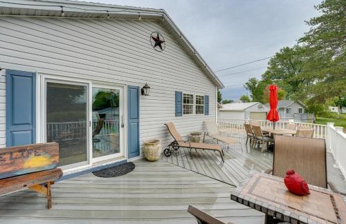 Mears House | 1 Mi to Silver Lake Sand Dunes Family Gem with Yard