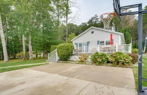 Mears House | 1 Mi to Silver Lake Sand Dunes Family Gem with Yard