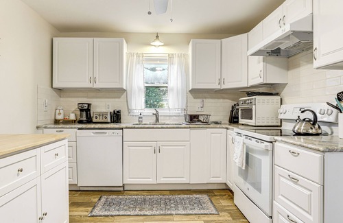 Stone Mountain House | 1 Mi to Stone Mountain Park: Outdoor Haven!