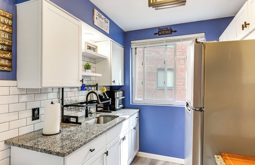 Cincinnati Apartment | 1 Mi to University of Cincinnati: Avondale Gem!