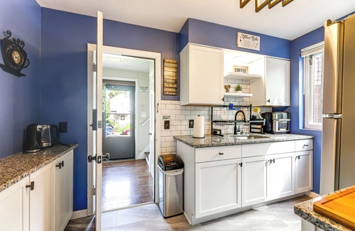Cincinnati Apartment | 1 Mi to University of Cincinnati: Avondale Gem!
