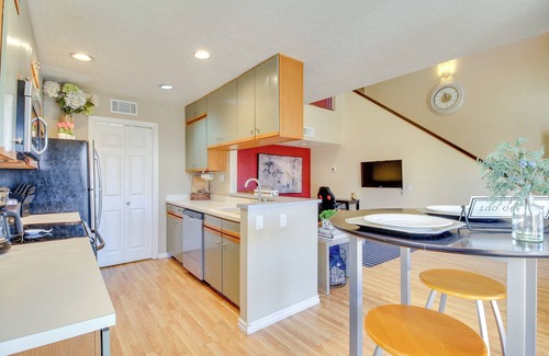 Albuquerque House | 1 Mi to UNM: Convenient Albuquerque Townhome!