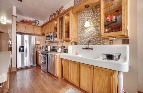 Laramie Apartment | 1 Mi to UW: Historic Laramie Apt