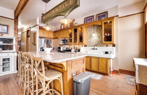 Laramie Apartment | 1 Mi to UW: Historic Laramie Apt